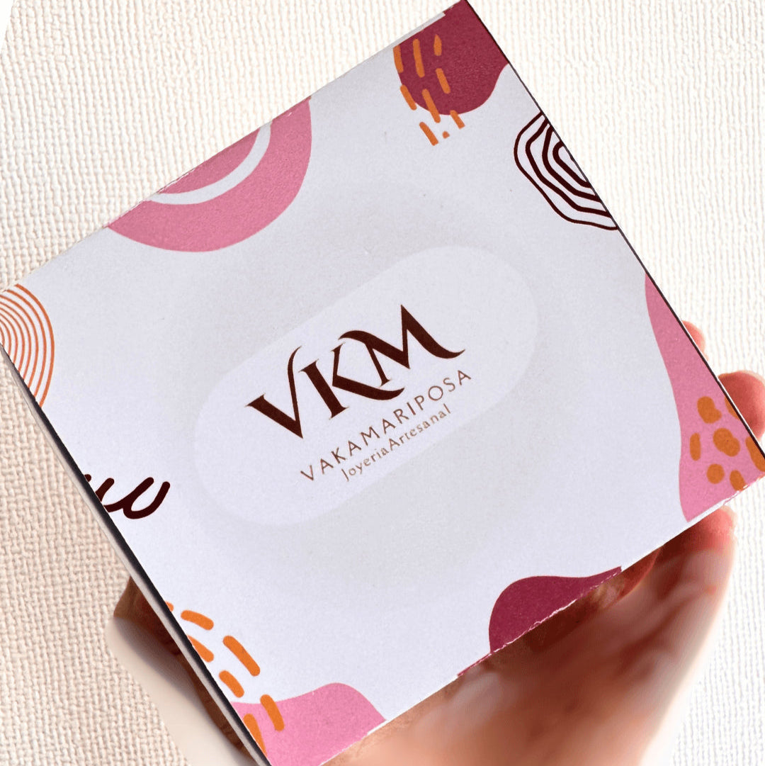 CAJA PARA REGALAR CON EL LOGO DE VAKA