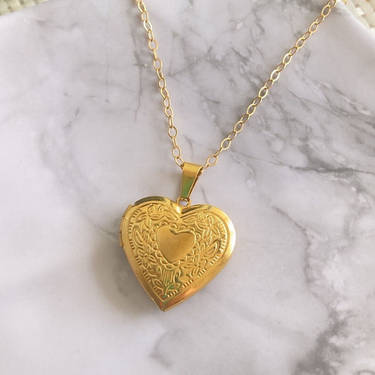 Relicario dorado con forma de  corazón ideal para regalar